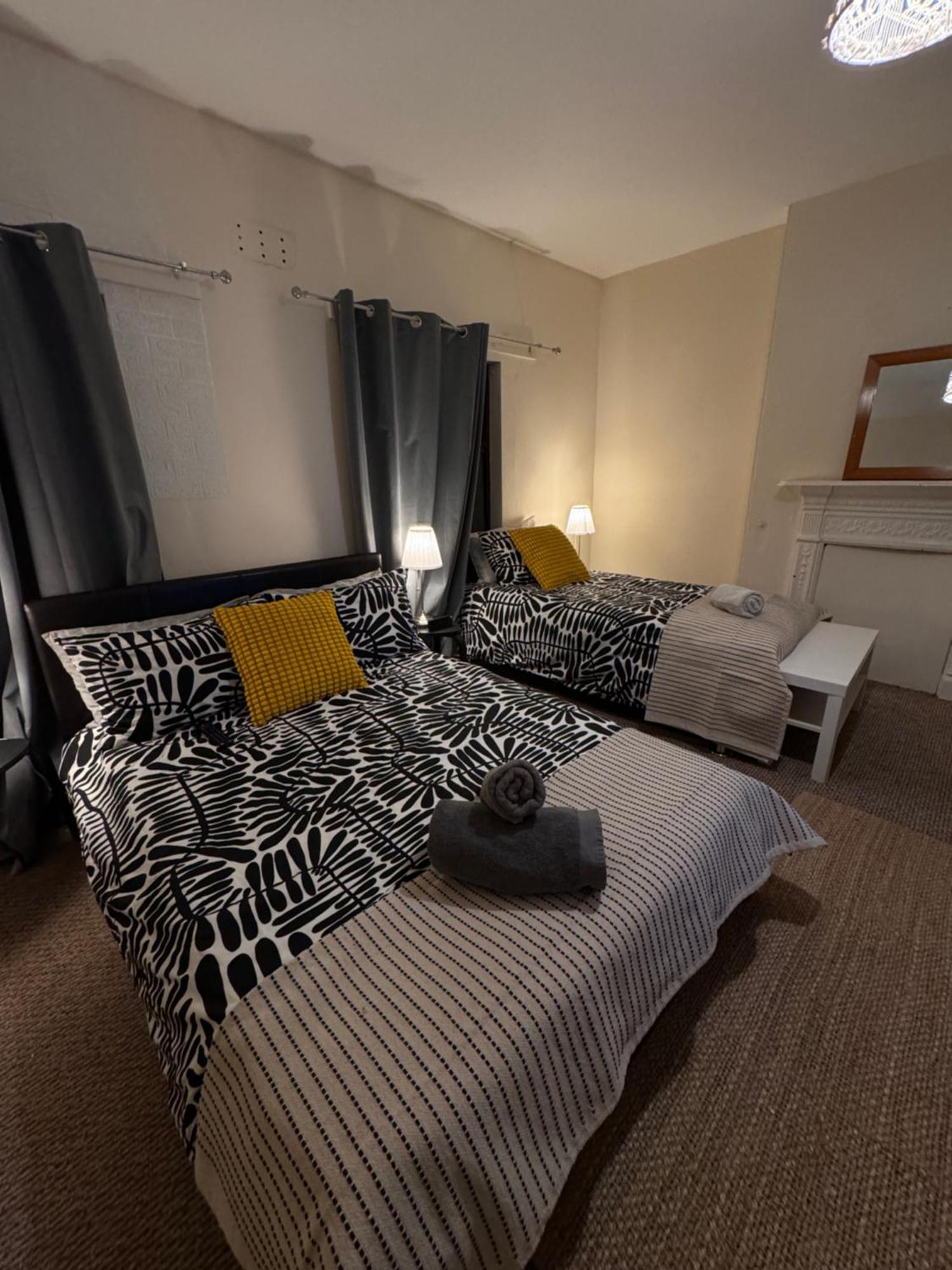 House In Antrim Road Hotel Belfast Eksteriør billede